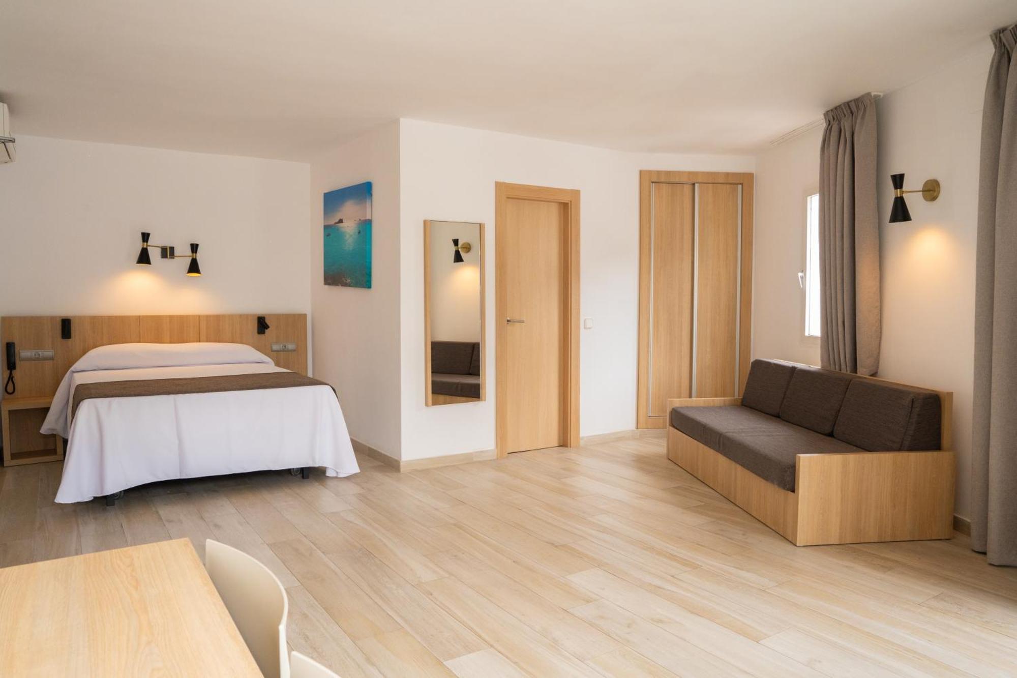 Sunside Ibiza Studios - Only Adults- Formerly Known As Central Park 샌안토니오 외부 사진