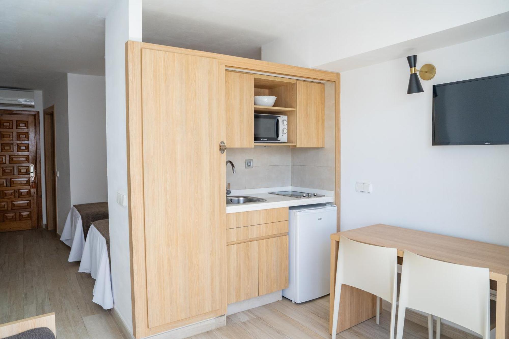 Sunside Ibiza Studios - Only Adults- Formerly Known As Central Park 샌안토니오 외부 사진